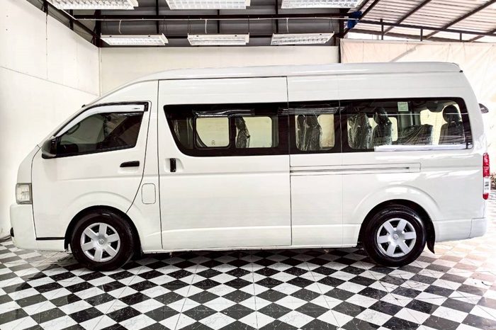 TOYOTA 2WD 2019 2.7 MT COMMUTER WHITE  4922 full