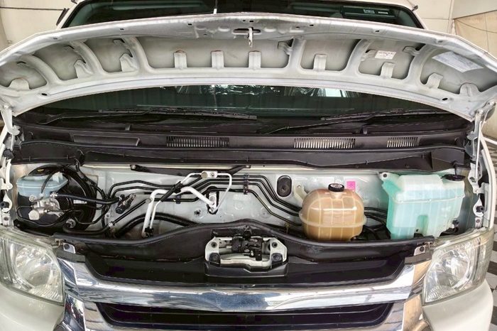 TOYOTA 2WD 2019 2.7 MT COMMUTER WHITE  4922 full