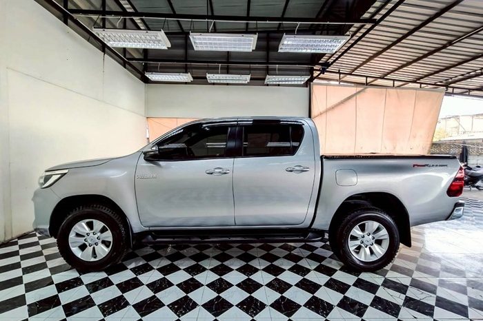REVO PRE 2019 2.4E AT DOUBLE CAB SILVER  5717 full
