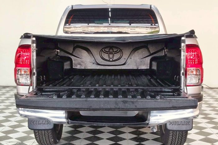 REVO PRE 2019 2.4E AT DOUBLE CAB SILVER  5717 full