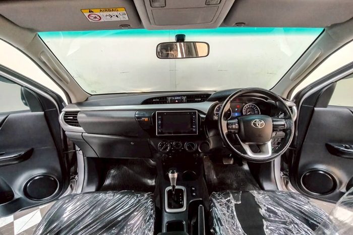 REVO PRE 2019 2.4E AT DOUBLE CAB SILVER  5717 full
