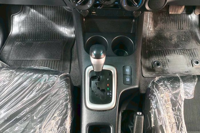 REVO PRE 2019 2.4E AT DOUBLE CAB SILVER  5717 full