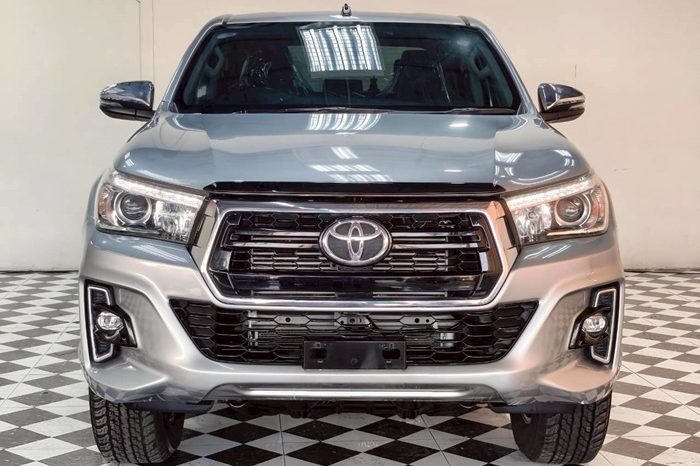 REVO PRE 2019 2.4E AT DOUBLE CAB SILVER  5717 full