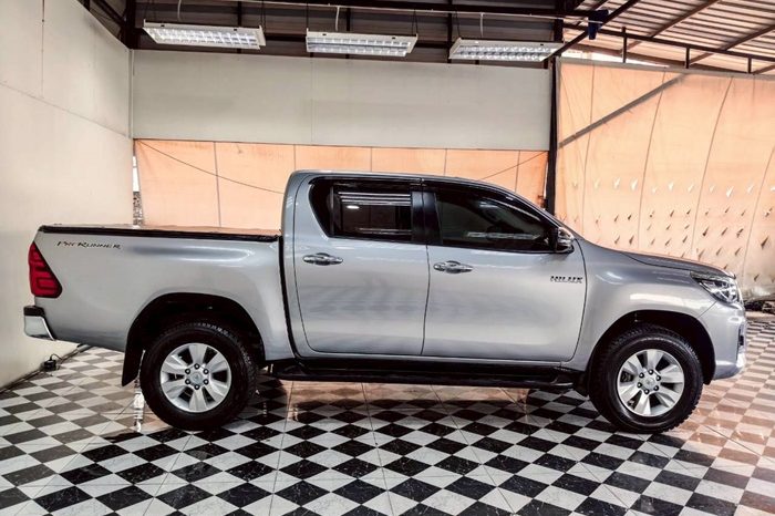 REVO PRE 2019 2.4E AT DOUBLE CAB SILVER  5717 full