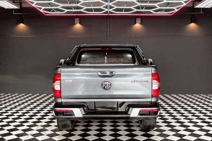 MG 4WD 2021 2.0 AT DOUBLE CAB DARK GREY 6180 full