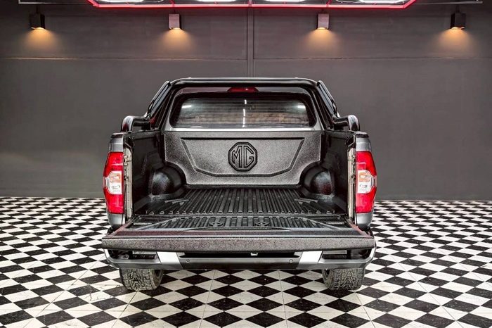 MG 4WD 2021 2.0 AT DOUBLE CAB DARK GREY 6180 full