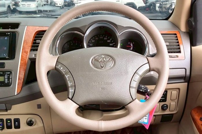 TOYOTA 4WD 2010 3.0V AT FORTUNER SILVER  6765 full