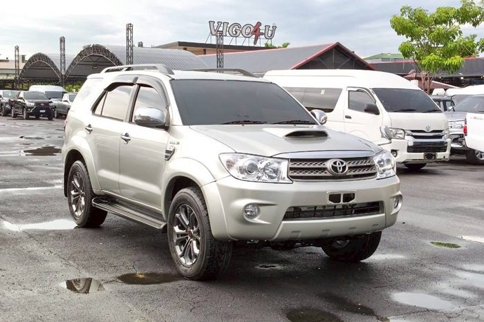 TOYOTA 4WD 2010 3.0V AT FORTUNER SILVER  6765 full