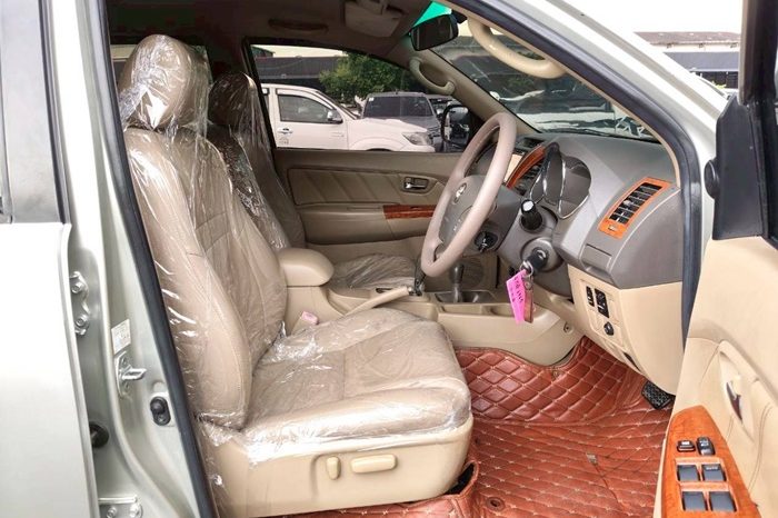 TOYOTA 4WD 2010 3.0V AT FORTUNER SILVER  6765 full