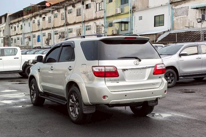 TOYOTA 4WD 2010 3.0V AT FORTUNER SILVER  6765 full