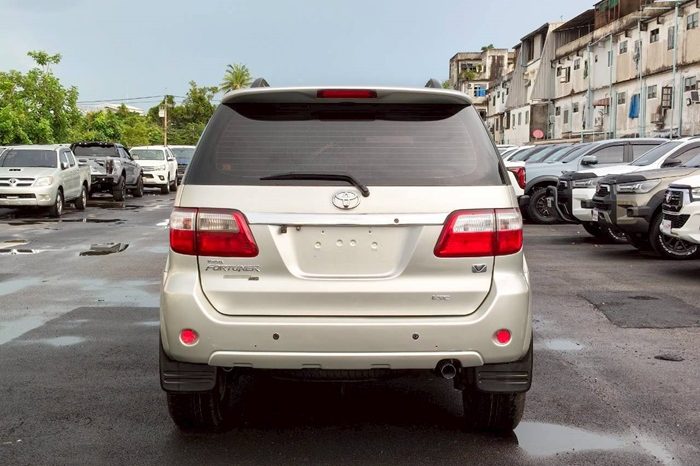 TOYOTA 4WD 2010 3.0V AT FORTUNER SILVER  6765 full