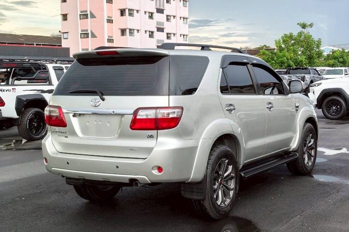 TOYOTA 4WD 2010 3.0V AT FORTUNER SILVER  6765 full