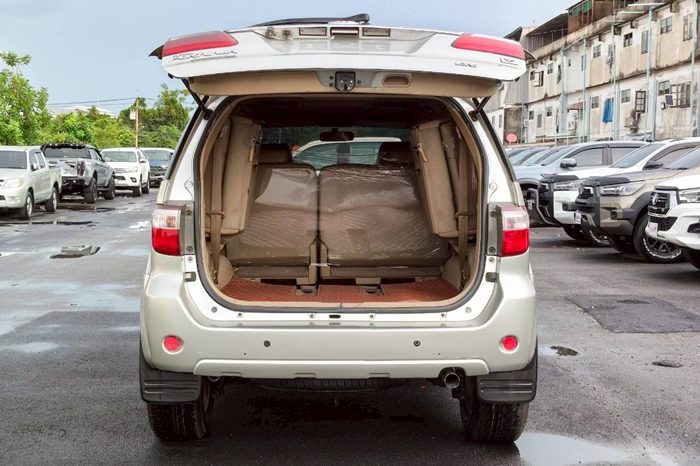 TOYOTA 4WD 2010 3.0V AT FORTUNER SILVER  6765 full