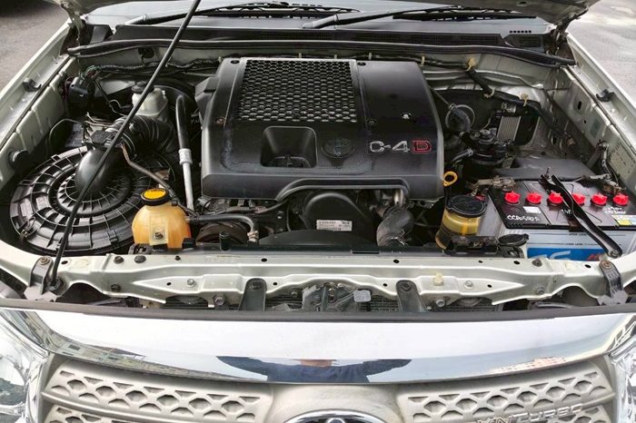 TOYOTA 4WD 2010 3.0V AT FORTUNER SILVER  6765 full