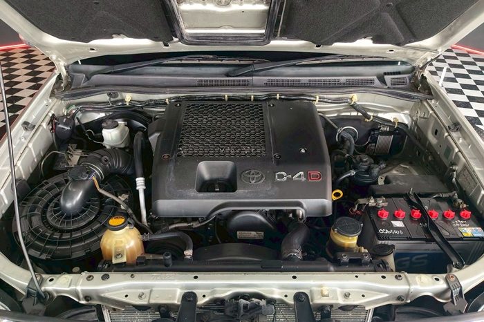 TOYOTA 4WD 2010 3.0V AT FORTUNER SILVER  6765 full