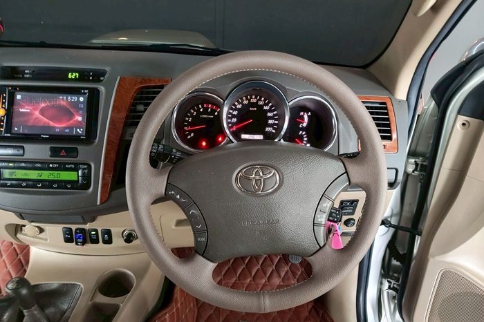 TOYOTA 4WD 2010 3.0V AT FORTUNER SILVER  6765 full