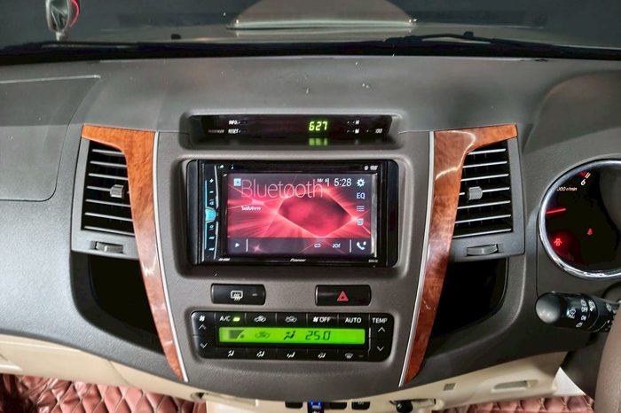 TOYOTA 4WD 2010 3.0V AT FORTUNER SILVER  6765 full