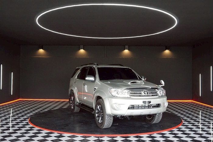 TOYOTA 4WD 2010 3.0V AT FORTUNER SILVER  6765 full