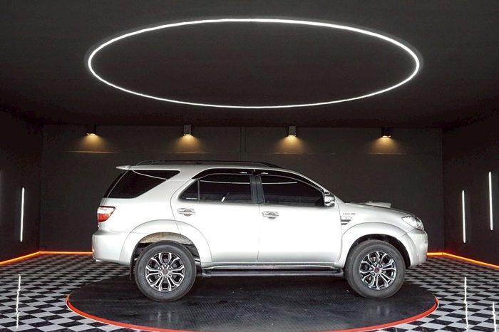 TOYOTA 4WD 2010 3.0V AT FORTUNER SILVER  6765 full