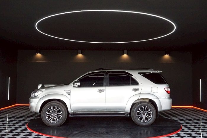 TOYOTA 4WD 2010 3.0V AT FORTUNER SILVER  6765 full