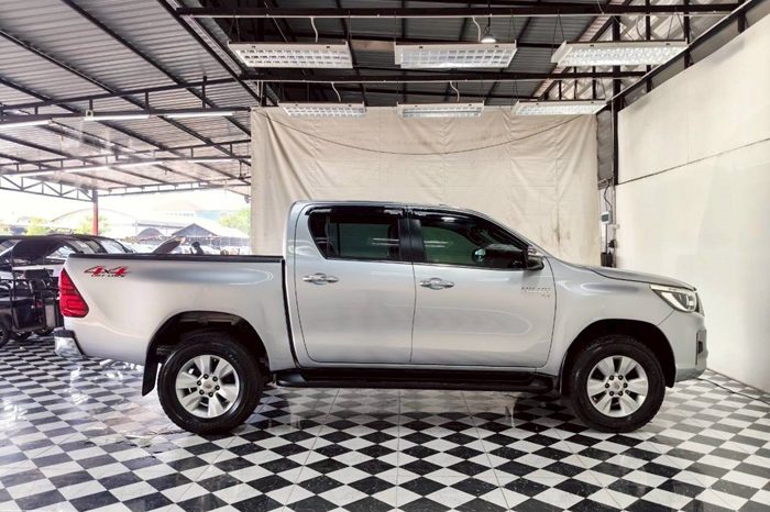 REVO 4WD 2019 2.8G AT DOUBLE CAB SILVER  6893 full