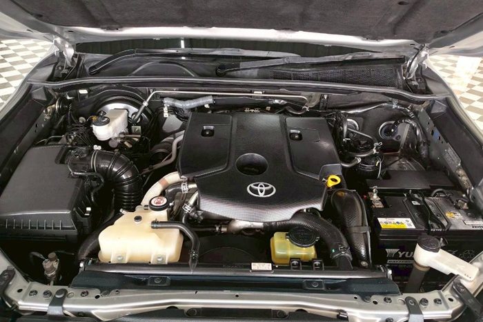 REVO 4WD 2019 2.8G AT DOUBLE CAB SILVER  6893 full