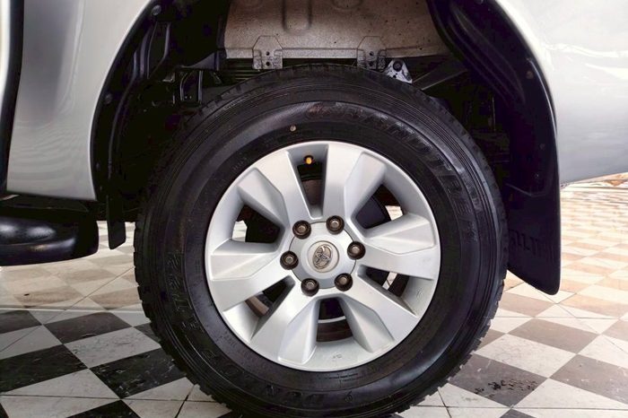 REVO 4WD 2019 2.8G AT DOUBLE CAB SILVER  6893 full