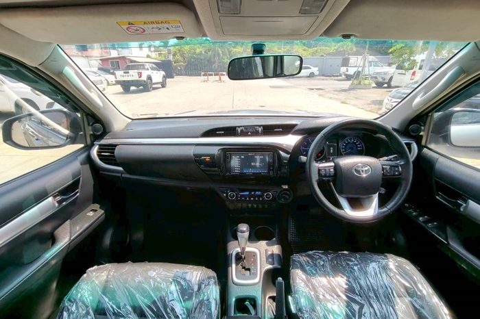 REVO 4WD 2019 2.8G AT DOUBLE CAB SILVER  6893 full