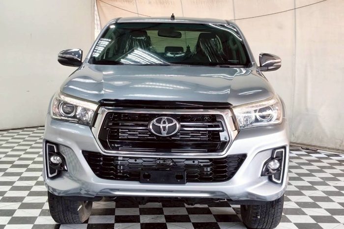 REVO 4WD 2019 2.8G AT DOUBLE CAB SILVER  6893 full