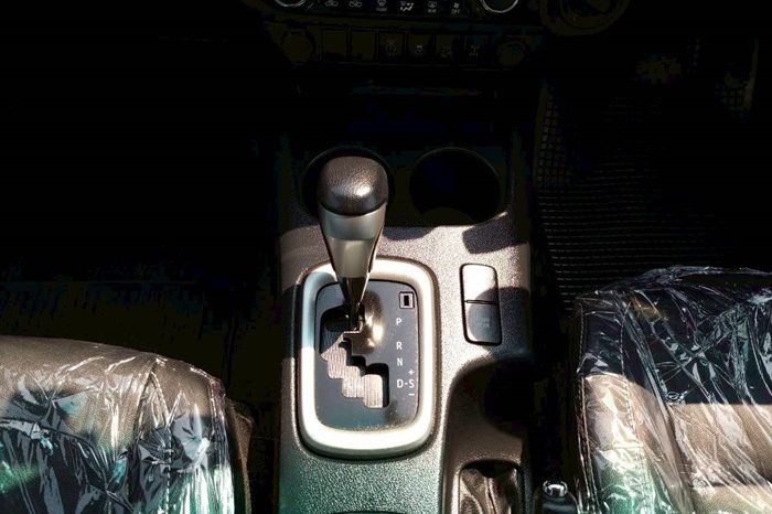 REVO 4WD 2019 2.8G AT DOUBLE CAB SILVER  6893 full