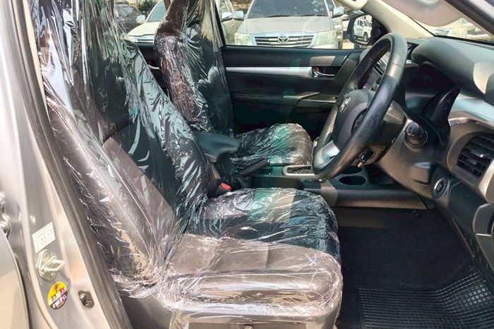 REVO 4WD 2019 2.8G AT DOUBLE CAB SILVER  6893 full