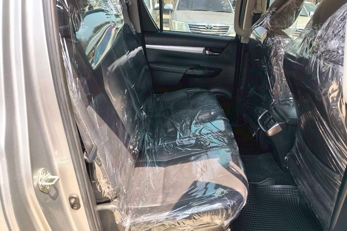 REVO 4WD 2019 2.8G AT DOUBLE CAB SILVER  6893 full