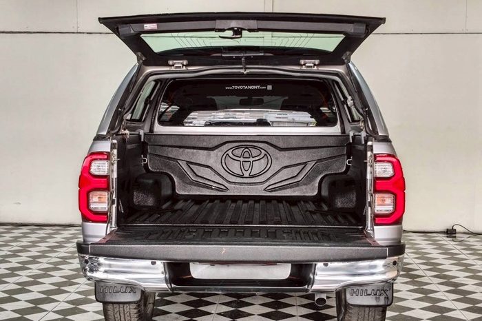 REVO 4WD 2021 2.8 HIGHT AT DOUBLE CAB SILVER  6931 full