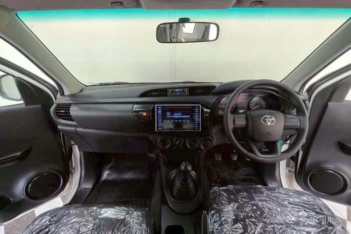 REVO 2WD 2018 2.4E MT SMART CAB WHITE  7098 full