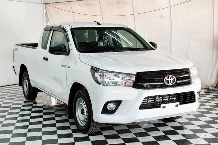 REVO 2WD 2018 2.4E MT SMART CAB WHITE  7098 full