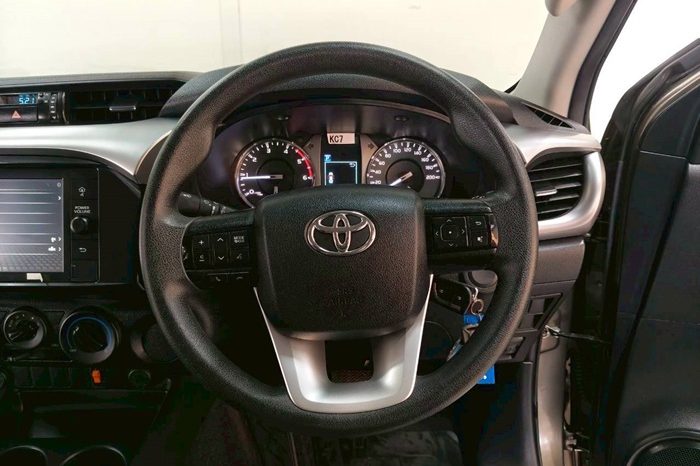 REVO PRE 2020 2.4 ENTRY AT DOUBLE CAB BRONZE  7493 full