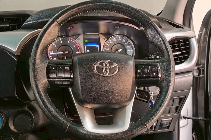 REVO 2WD 2021 2.4 MID MT DOUBLE CAB SILVER  7613 full