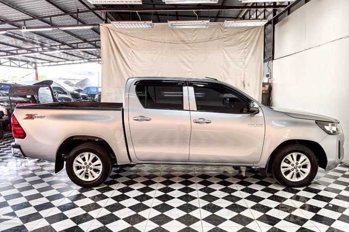 REVO 2WD 2021 2.4 MID MT DOUBLE CAB SILVER  7613 full