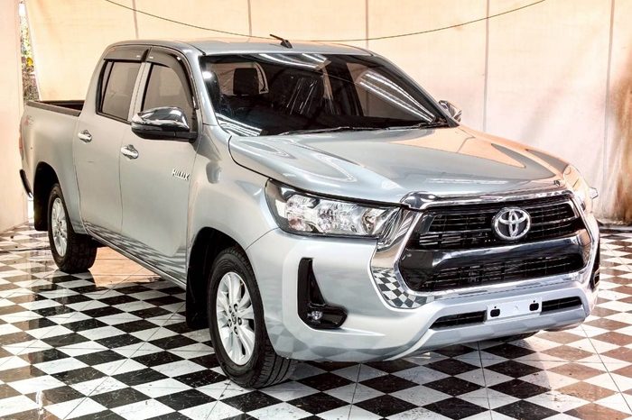 REVO 2WD 2021 2.4 MID MT DOUBLE CAB SILVER  7613 full