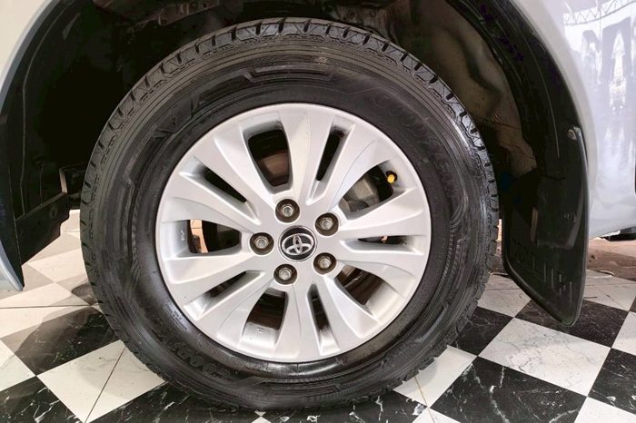 REVO 2WD 2021 2.4 MID MT DOUBLE CAB SILVER  7613 full