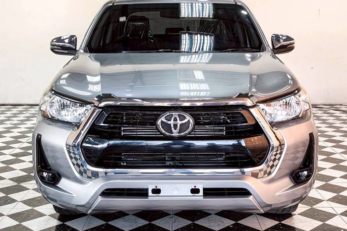 REVO 2WD 2021 2.4 MID MT DOUBLE CAB SILVER  7613 full