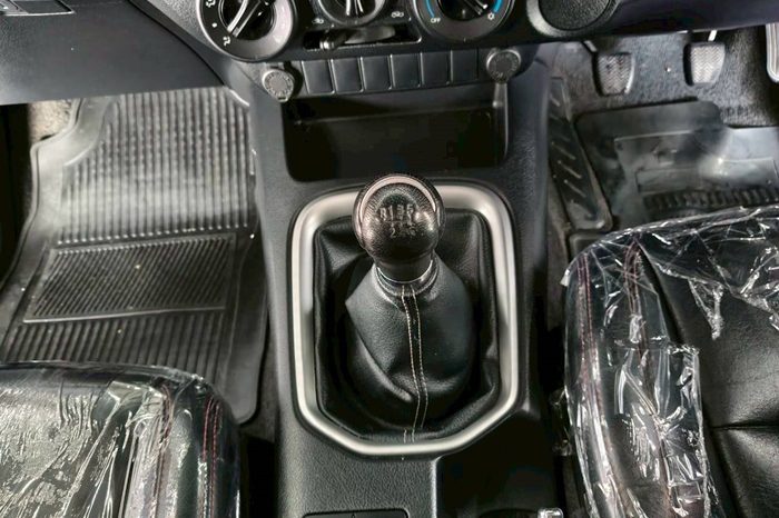 REVO 2WD 2021 2.4 MID MT DOUBLE CAB SILVER  7613 full