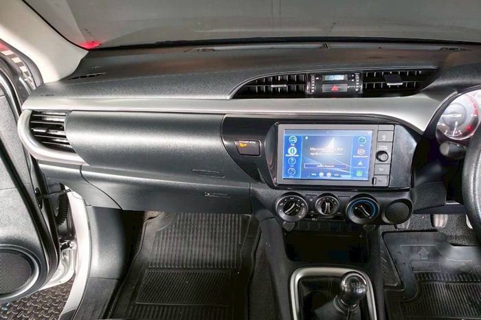 REVO 2WD 2021 2.4 MID MT DOUBLE CAB SILVER  7613 full