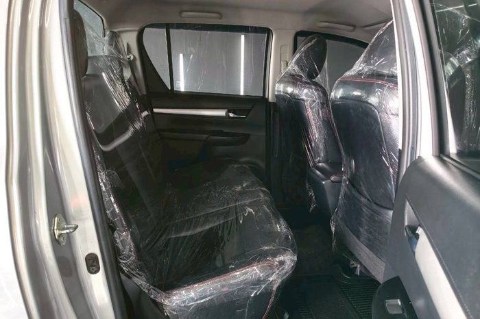 REVO 2WD 2021 2.4 MID MT DOUBLE CAB SILVER  7613 full