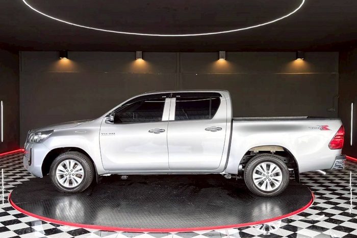 REVO 2WD 2021 2.4 MID MT DOUBLE CAB SILVER  7613 full