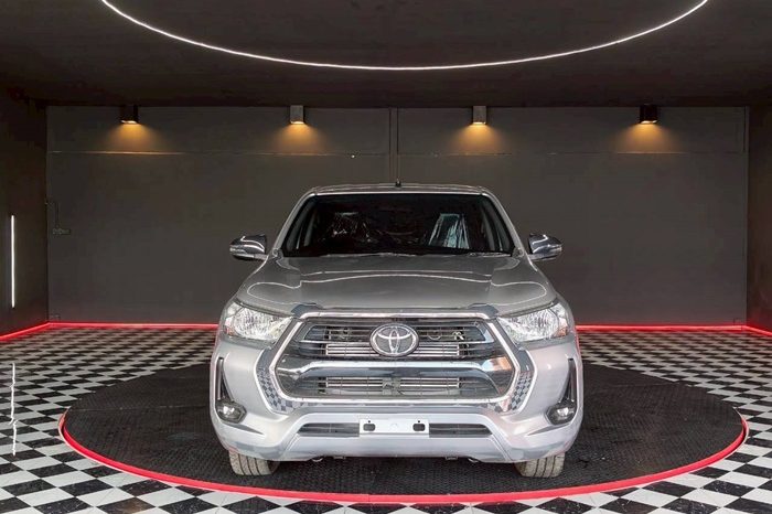 REVO 2WD 2021 2.4 MID MT DOUBLE CAB SILVER  7613 full