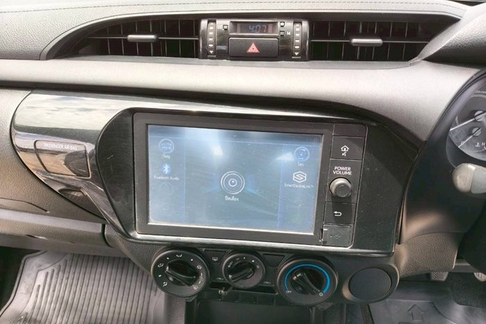 REVO 2WD 2022 2.4 ENTRY MT SMART CAB WHITE  7730 full