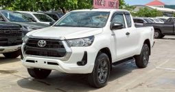 REVO 2WD 2022 2.4 ENTRY MT SMART CAB WHITE  7730