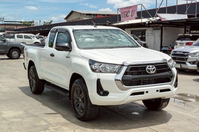 REVO 2WD 2022 2.4 ENTRY MT SMART CAB WHITE  7730 full