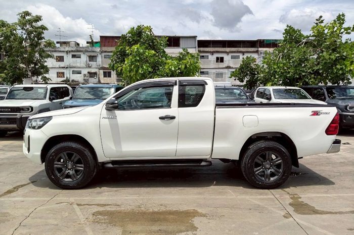 REVO 2WD 2022 2.4 ENTRY MT SMART CAB WHITE  7730 full